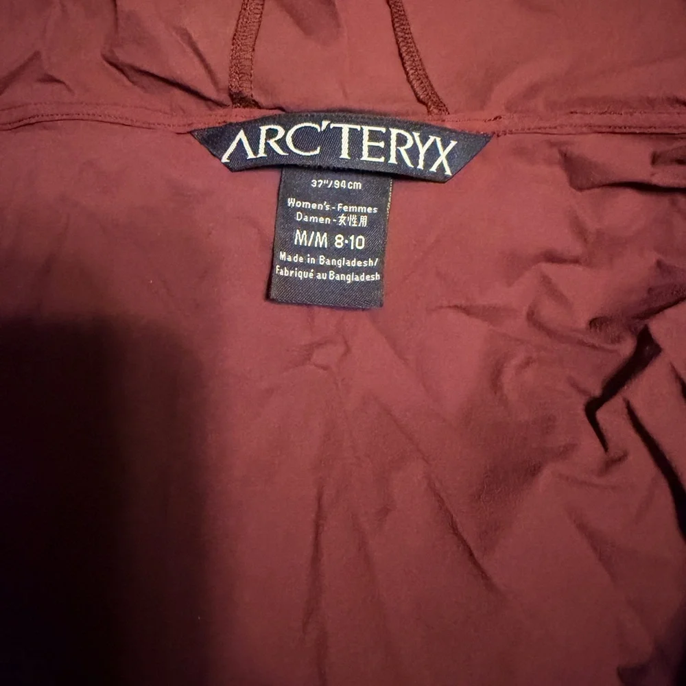 Arc'teryx Women's maroon rain Jacket - Picture 5 of 7